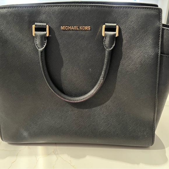 Michael Kors XL Selma Saffiano Leather Satchel Black with Gold-toned Hardware - Picture 3 of 7